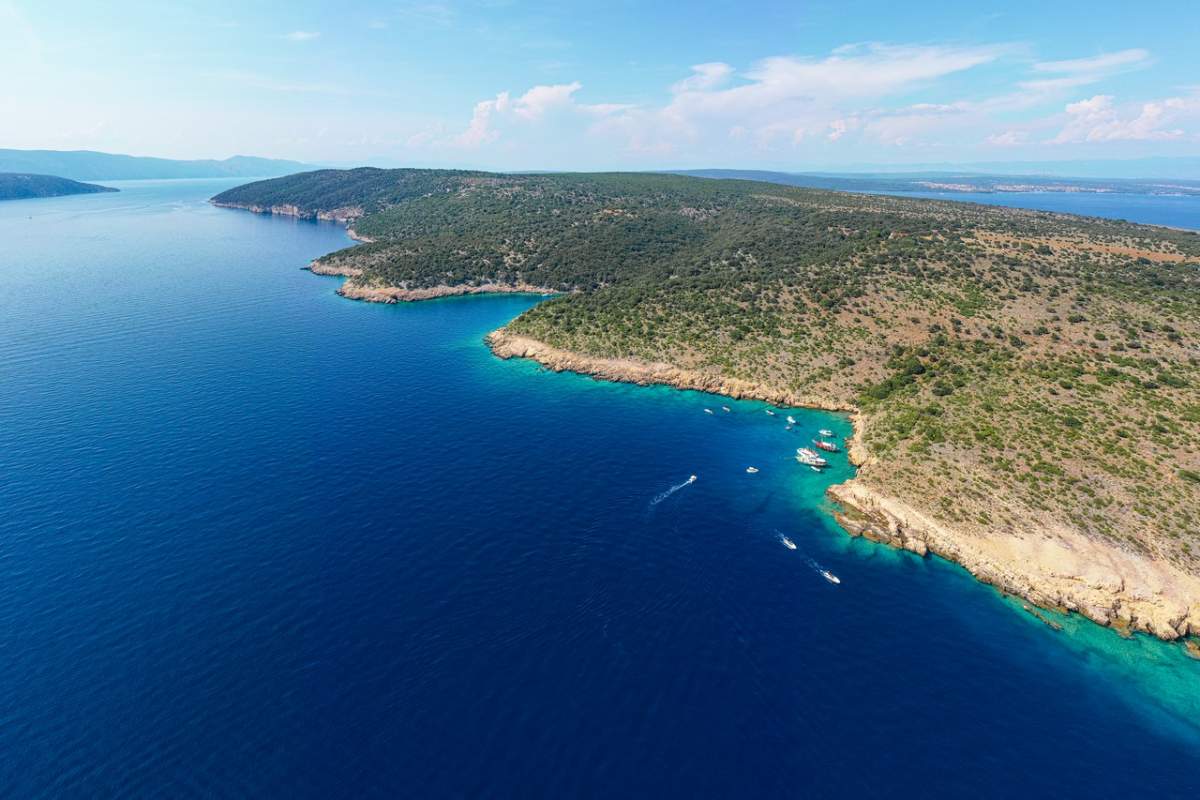 La costa occidentale di Plavnik